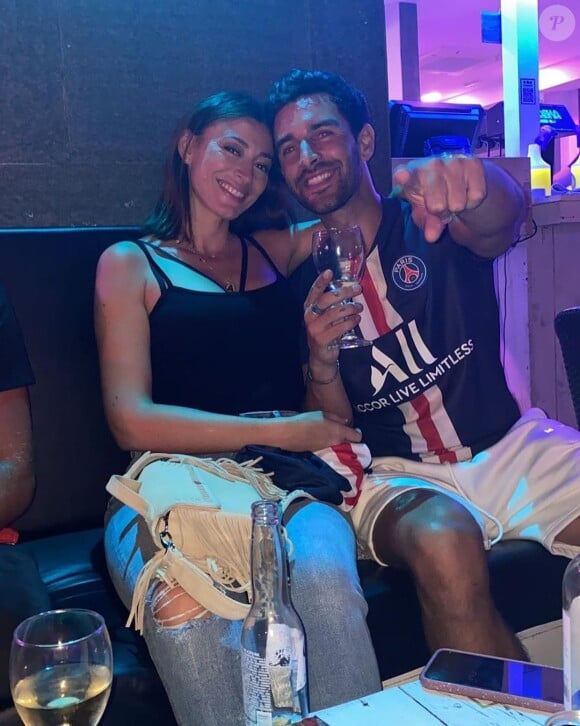 Valentin Léonard, ex-candidat des "Marseillais" devenu influenceur". Il est en couple avec l'ancienne Miss France Rachel Legrain-Trapani, avec qui il a eu un petit garçon prénommé Andrea en juillet 2020.