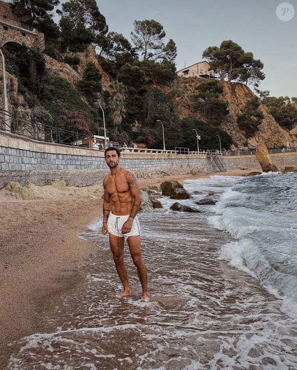 Valentin Léonard, ex-candidat des "Marseillais" devenu influenceur". Il est en couple avec l'ancienne Miss France Rachel Legrain-Trapani, avec qui il a eu un petit garçon prénommé Andrea en juillet 2020.