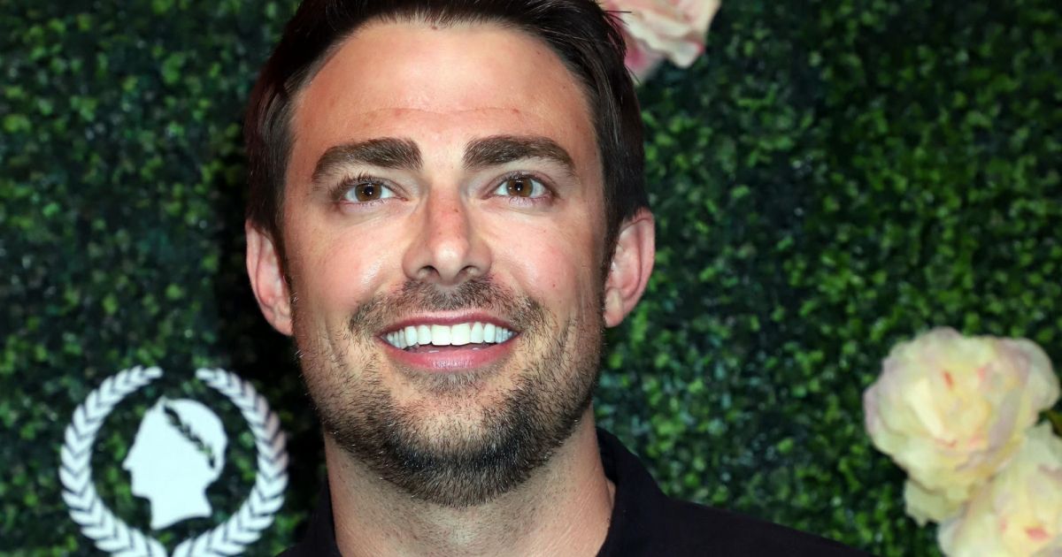 Jonathan bennett article image