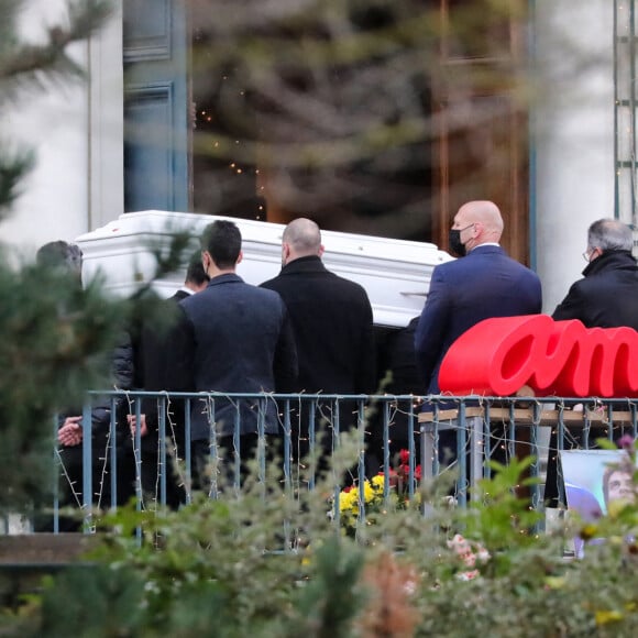 Exclusif - Arrivée du cercueil à la cérémonie religieuse en hommage au joueur Christophe Dominici en l'église Saint-Cécile à Boulogne Billancourt le 2 décembre 2020.