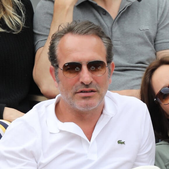 Jean Dujardin et sa femme Nathalie Péchalat - People dans les tribunes lors de la finale messieurs des internationaux de France de tennis de Roland Garros 2019 à Paris le 9 juin 2019. © Jacovides-Moreau/Bestimage 