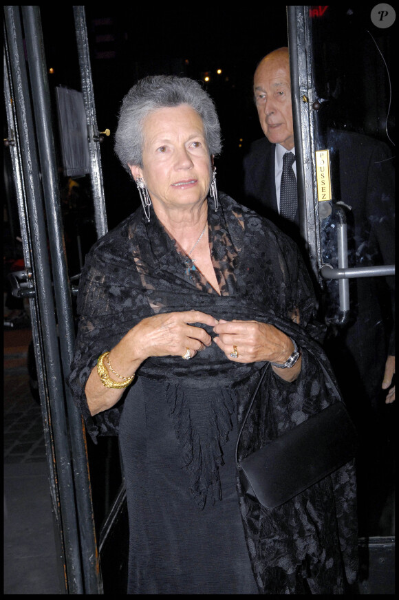 VALERY GISCARD D' ESTAING ET SA FEMME ANNE AYMONE - SOIREE AU THEATRE MONTPARNASSE POUR LA PIECE "PAROLE ET GUERISON" ET GALA AU PROFIT DE LA FONDATION POUR L' ENFANCE DONT ANNE AYMONE GISCARD D'ESTAING EST LA PRESIDENTE FONDATRICE 