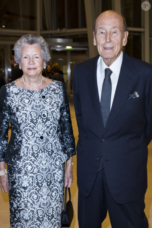 Valery Giscard d'Estaing et sa femme Anne-Aymone Giscard d'Estaing - Dîner d'inauguration de l'exposition "Icônes de l'Art Moderne. La Collection Chtchoukine" à la "Fondation Louis Vuitton" à Paris, France, le 20 octobre 2016. L'exposition rend hommage à l'un des plus grands mécènes du début du 20ème siècle, Sergeï Chtchoukine - collectionneur russe "visionnaire" de l'art moderne français du début du 20ème siècle. L'exposition présente un ensemble exceptionnel de cent trente chefs-d'oeuvre de la collection Chtchoukine, tout particulièrement représentatifs de l'art moderne: de Monet, Cézanne, Gauguin, Rousseau à Derain, Matisse et Picasso. © Olivier Borde/Bestimage