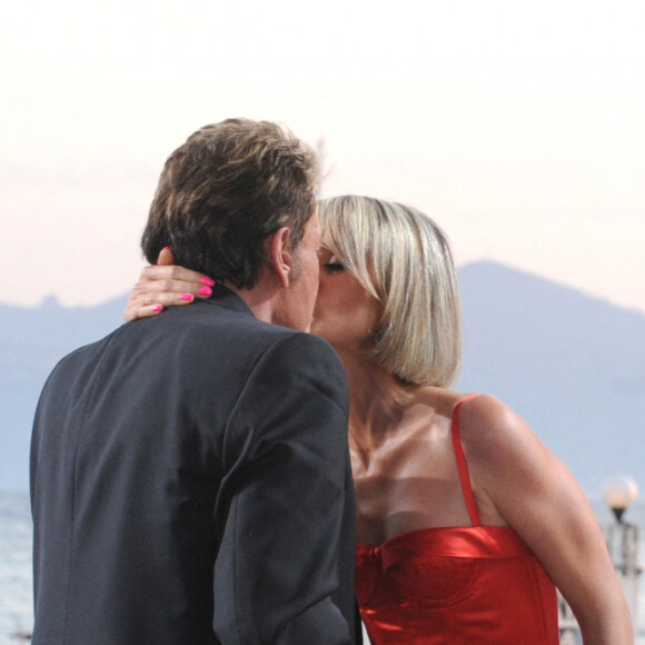 Johnny et Laeticia Hallyday dans le Grand Journal, lors du 62e festival de Cannes en 2009. 