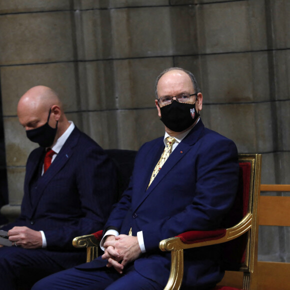 Exclusif - Le prince Albert II de Monaco - La traditionnelle messe de la Sainte Barbe, Patronne du Corps des Sapeurs-Pompiers de Monaco le 4 décembre 2020. Cette année en raison des mesures sanitaires liées à la crise de la Covid-19, rendant l'église St-Nicolas trop petite, cette célébration a exceptionnellement lieu à la cathédrale de Monaco. La messe est célébrée par Monseigneur Dominique-Marie David, Archevêque de Monaco en présence de Pierre Dartout, Ministre d'Etat, des plus hautes personnalités de la Principauté et des autorités militaires françaises.