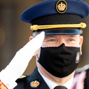 Le prince Albert II de Monaco - La famille princière assiste à une cérémonie de remise de médaille dans la cours du Palais de Monaco lors de la Fête Nationale 2020 de la principauté de Monaco le 19 novembre 2020. © David Nivière / Pool / Bestimage 