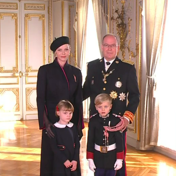 Le prince Albert de Monaco, son épouse la princesse Charlene et leurs enfants, le prince Jacques et la princesse Gabriella, au palais princier de Monaco, jour de la Fête nationale en principauté.