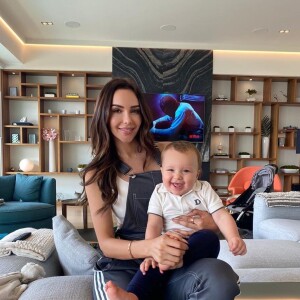 Nabilla est l'heureuse maman du petit Milann (1 an), né de ses amours avec son mari Thomas Vergara.