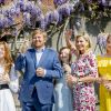 La princesse Ariane des Pays-Bas, La princesse Alexia des Pays-Bas, Le roi Willem-Alexander des Pays-Bas, La reine Maxima des Pays-Bas, La princesse Catharina-Amalia des Pays-Bas - La famille Royale des Pays-Bas célèbre King's Day au Palais Huis ten Bosch à La Haye le 27 avril 2020.