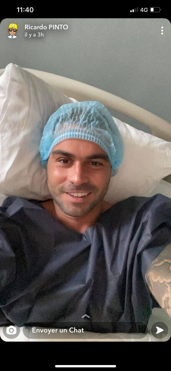 Ricardo à l'hôpital avant ses nouvelles opérations de chirurgie esthétiques en Tunisie.