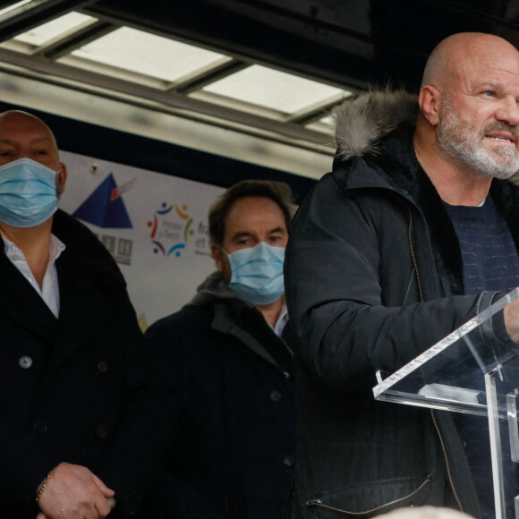 Philippe Etchebest lors du rassemblement national des métiers de l'hôtellerie, de la restauration, du tourisme à l'appel de l'UMIH et le GNI à l'esplanade des Invalides à Paris le 14 décembre 2020. © Christophe Clovis / Bestimage