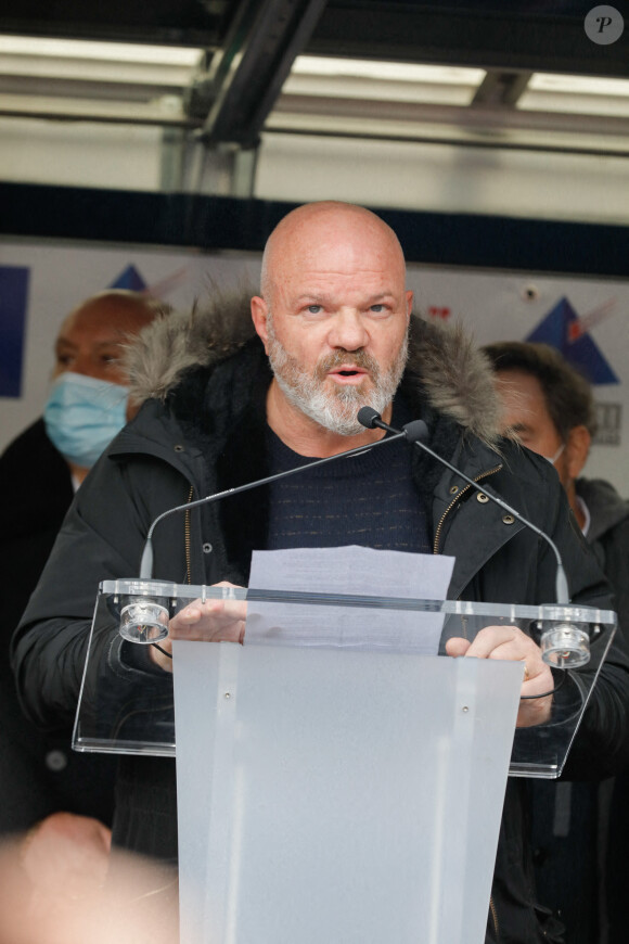 Philippe Etchebest lors du rassemblement national des métiers de l'hôtellerie, de la restauration, du tourisme à l'appel de l'UMIH et le GNI à l'esplanade des Invalides à Paris le 14 décembre 2020. © Christophe Clovis / Bestimage