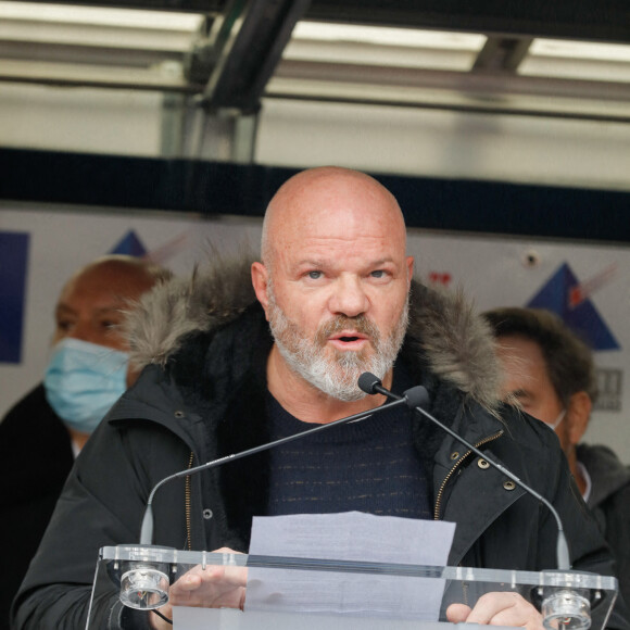 Philippe Etchebest lors du rassemblement national des métiers de l'hôtellerie, de la restauration, du tourisme à l'appel de l'UMIH et le GNI à l'esplanade des Invalides à Paris le 14 décembre 2020. © Christophe Clovis / Bestimage