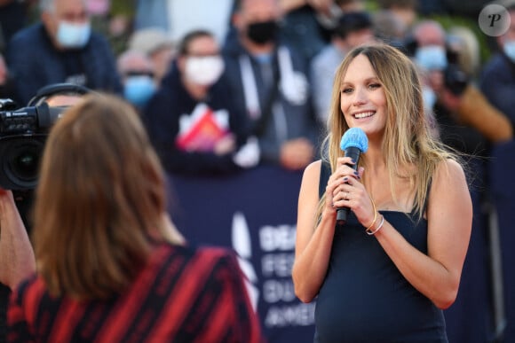 Ana Girardot, enceinte - Red carpet du film "The Professor & The Bad Man" lors du 46e Festival du Cinéma Américain de Deauville. Le 5 septembre 2020. © Rachid Bellak / Bestimage