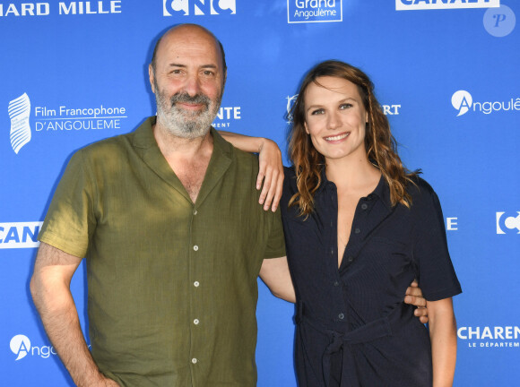 Cédric Klapisch et Ana Girardot au photocall de la 12e édition du festival du Film d'Angoulême, le 21 août 2019. © Guirec Coadic/Bestimage