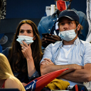 Vianney et sa compagne Catherine Robert - People et supporters au Parc des Princes pour assister à la finale de la ligue des Champions UEFA 2020 sur écran géant à Paris, le 23 août 2020. © Federico Pestellini / Panoramic / Bestimage