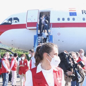 La reine Letizia d'Espagne arrive à la base aérienne "Colonel Hector Moncada" à La Ceiba au Honduras le 14 décembre 2020.