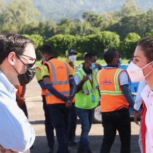 La reine Letizia d'Espagne arrive à la base aérienne "Colonel Hector Moncada" à La Ceiba au Honduras le 14 décembre 2020.