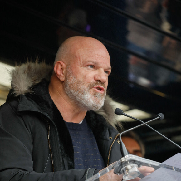 Philippe Etchebest lors du rassemblement national des métiers de l'hôtellerie, de la restauration, du tourisme à l'appel de l'UMIH et le GNI à l'esplanade des Invalides à Paris le 14 décembre 2020. © Christophe Clovis / Bestimage