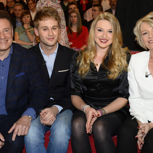 Pierre Sled, Nicolas Sled, Valentine Sled et Sophie Davant - Enregistrement de l'émission "Vivement Dimanche" à Paris le 1er Avril 2015.