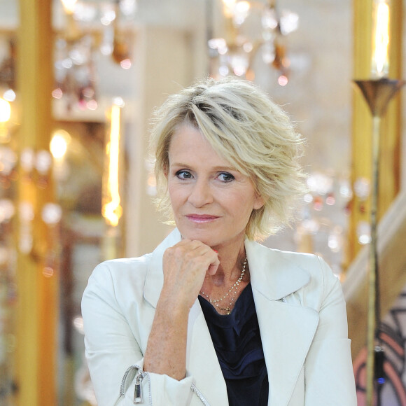 Sophie Davant - Enregistrement de l'émission prime "Affaire conclue" dans les écuries du château de Chantilly, présentée par S.Davant et qui sera diffusée sur France 2 le 15 septembre 2020. © Guillaume Gaffiot / Bestimage