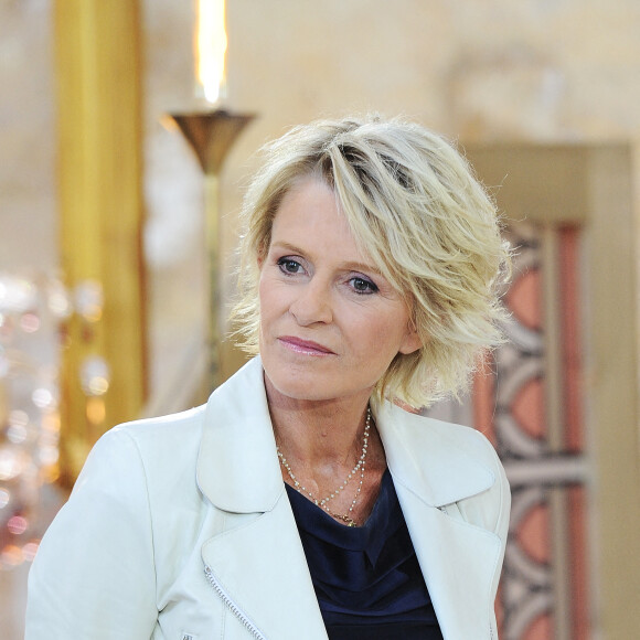 Sophie Davant - Enregistrement de l'émission prime "Affaire conclue" dans les écuries du château de Chantilly, présentée par S.Davant et qui sera diffusée sur France 2 le 15 septembre 2020. © Guillaume Gaffiot / Bestimage