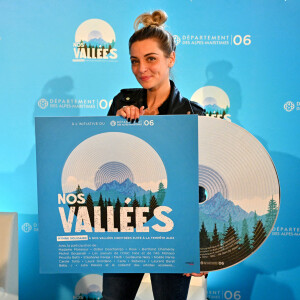 Exclusif - Priscilla assiste au lancement du single solidaire " Nos vallées " par le Département des Alpes-Maritimes au profit des sinistrés de la tempête Alex, à Nice le 21 décembre 2020. Ce single réunit de nombreuses personnalités artistiques et sportives ayant un ancrage local dans le but de récolter des fonds pour les sinistrés de la tempête Alex. Ils ont tous prêté leur voix et leur image pour cette chanson aux paroles authentiques et émouvantes, véritable hymne au renouveau des vallées. Didier Deschamps, Michel Boujenah, Noelle Perna, Médi, Stéphanie Pareja, Bertrand Chameroy, Carole Tolila, Laurent Barat, Priscilla Betti, Guillaume Nery, Madame Monsieur, ou encore Rebecca de The Voice kids, Julia Pereira et des joueurs de football de l'OGC Nice et de Monaco et bien d'autres font partie du casting. Composé par Stéphane Brunello et Philippe Hatenberg à l'initiative de Gil Marsalla, producteur de spectacles et à l'initiative des week ends solidaires où plus de 3500 volontaires vont aider les sinistrés, sera vendu sur toutes les plateforme au prix solidaire de 1¤29. durant le lancement du single solidaire " Nos vallées " par le Département des Alpes-Maritimes au profit des sinistrés de la tempête Alex, à Nice le 21 décembre 2020. Ce single réunit de nombreuses personnalités artistiques et sportives ayant un ancrage local dans le but de récolter des fonds pour les sinistrés de la tempête Alex. Ils ont tous prêté leur voix et leur image pour cette chanson aux paroles authentiques et émouvantes, véritable hymne au renouveau des vallées. Didier Deschamps, Michel Boujenah, Noelle Perna, Médi, Stéphanie Pareja, Bertrand Chameroy, Carole Tolila, Laurent Barat, Priscilla Betti, Guillaume Nery, Madame Monsieur, ou encore Rebecca de The Voice kids, Julia Pereira et des joueurs de football de l'OGC Nice et de Monaco et bien d'autres font partie du casting. Composé par Stéphane Brunello et Philippe Hatenberg à l'initiative de Gil Marsalla, producteur de spectacles et à l'initiative des week ends solidaires où plus de 3500 volontaires vont aider les sinistrés, sera vendu sur toutes les plateforme au prix solidaire de 1¤29. © Bruno Bebert / Bestimage