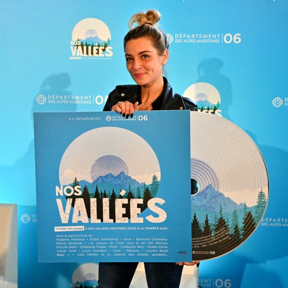 Exclusif - Priscilla assiste au lancement du single solidaire " Nos vallées " par le Département des Alpes-Maritimes au profit des sinistrés de la tempête Alex, à Nice le 21 décembre 2020. Ce single réunit de nombreuses personnalités artistiques et sportives ayant un ancrage local dans le but de récolter des fonds pour les sinistrés de la tempête Alex. Ils ont tous prêté leur voix et leur image pour cette chanson aux paroles authentiques et émouvantes, véritable hymne au renouveau des vallées. Didier Deschamps, Michel Boujenah, Noelle Perna, Médi, Stéphanie Pareja, Bertrand Chameroy, Carole Tolila, Laurent Barat, Priscilla Betti, Guillaume Nery, Madame Monsieur, ou encore Rebecca de The Voice kids, Julia Pereira et des joueurs de football de l'OGC Nice et de Monaco et bien d'autres font partie du casting. Composé par Stéphane Brunello et Philippe Hatenberg à l'initiative de Gil Marsalla, producteur de spectacles et à l'initiative des week ends solidaires où plus de 3500 volontaires vont aider les sinistrés, sera vendu sur toutes les plateforme au prix solidaire de 1¤29. durant le lancement du single solidaire " Nos vallées " par le Département des Alpes-Maritimes au profit des sinistrés de la tempête Alex, à Nice le 21 décembre 2020. Ce single réunit de nombreuses personnalités artistiques et sportives ayant un ancrage local dans le but de récolter des fonds pour les sinistrés de la tempête Alex. Ils ont tous prêté leur voix et leur image pour cette chanson aux paroles authentiques et émouvantes, véritable hymne au renouveau des vallées. Didier Deschamps, Michel Boujenah, Noelle Perna, Médi, Stéphanie Pareja, Bertrand Chameroy, Carole Tolila, Laurent Barat, Priscilla Betti, Guillaume Nery, Madame Monsieur, ou encore Rebecca de The Voice kids, Julia Pereira et des joueurs de football de l'OGC Nice et de Monaco et bien d'autres font partie du casting. Composé par Stéphane Brunello et Philippe Hatenberg à l'initiative de Gil Marsalla, producteur de spectacles et à l'initiative des week ends solidaires où plus de 3500 volontaires vont aider les sinistrés, sera vendu sur toutes les plateforme au prix solidaire de 1¤29. © Bruno Bebert / Bestimage