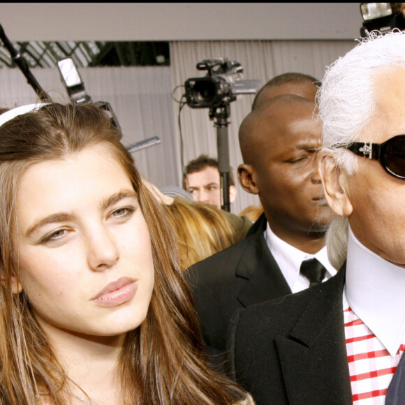 Karl Lagerfeld et Charlotte Casiraghi au défilé Chanel à Paris en 2007.