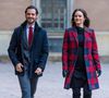 Exclusif - La princesse Sofia de Suède (enceinte) et le prince Carl Philip de Suède lors de la distribution des arbres de Noël au palais royal de Stockholm. Décembre 2020