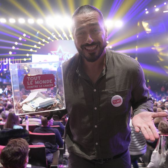 Moundir - Enregistrement de l'émission "Tout le monde chante contre le cancer, les stars relèvent le défi" au Palais des Congrès à Paris. © Giancarlo Gorassini / Bestimage