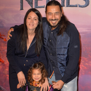 Moundir avec sa femme Inès et leur fille Aliya - Projection exceptionelle de "La Reine des Neiges 2 " au Grand Rex à Paris le 13 novembre 2019. © Veeren Ramsamy/Bestimage