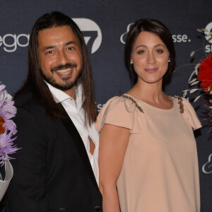 Moundir et sa femme Inès - Photocall de la 10ème cérémonie des Globes de Cristal au Lido à Paris, il y a cinq ans.