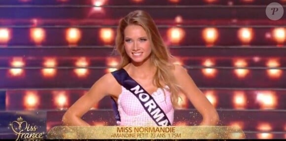 Miss Normandie : Amandine Petit - lors du défilé en maillot de bain, lors de l'élection Miss France 2021 le 19 décembre 2020 sur TF1