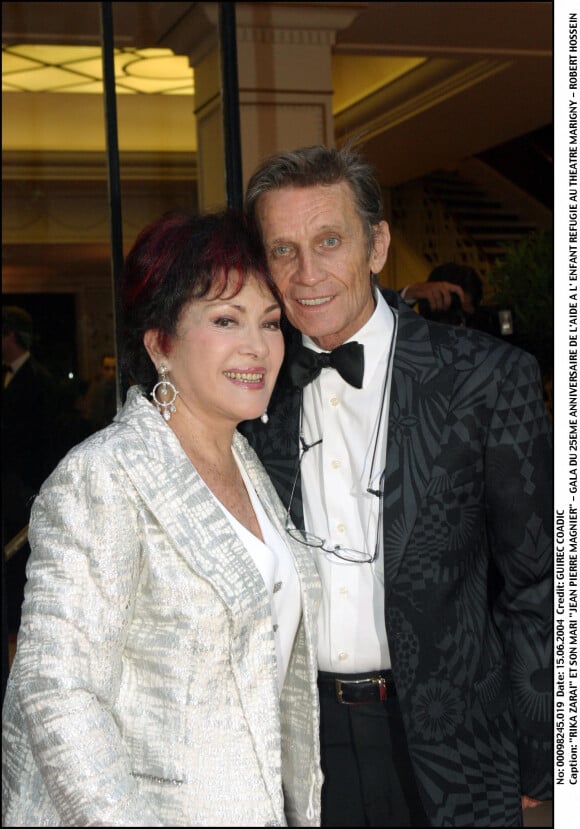 Rika Zaraï et son mari Jean-Pierre Magnier à Paris en 2004.