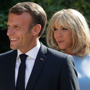 Le président de la République française Emmanuel Macron et sa femme la Première Dame Brigitte Macron - Le président de la République française reçoit le président de la fédération de Russie au fort de Brégançon, à Bormes-les-Mimosas.