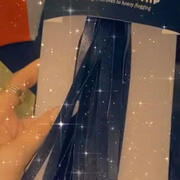 Nabilla fête Noël à Genève (décembre 2020).