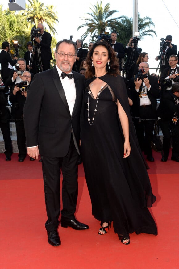 Jean Reno et sa femme Zofia à la montée des marches du film "The Last Face" lors du 69ème Festival International du Film de Cannes. © Rachid Bellak / Bestimage 