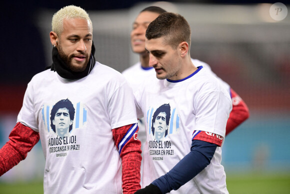 Neymar Jr et Marco Verratti rendent hommage à Diego Maradona - Match de football, Paris Saint Germain (PSG) vs Bordeaux (2-2) - Ligue 1 Uber Eats au Parc des Princes le 28 novembre 2020. © Philippe Lecoeur / Panoramic / Bestimage