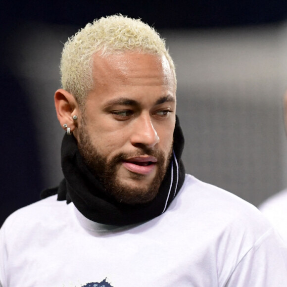Neymar Jr et Marco Verratti rendent hommage à Diego Maradona - Match de football, Paris Saint Germain (PSG) vs Bordeaux (2-2) - Ligue 1 Uber Eats au Parc des Princes le 28 novembre 2020. © Philippe Lecoeur / Panoramic / Bestimage