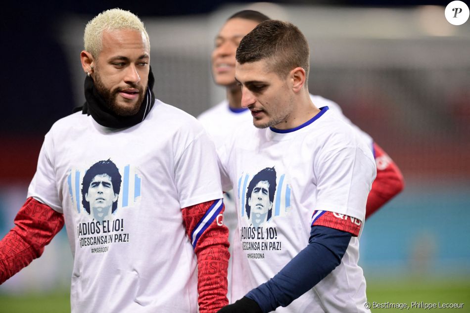 Neymar Jr et Marco Verratti rendent hommage à Diego Maradona - Match de football, Paris Saint Germain (PSG) vs Bordeaux (2-2) - Ligue 1 Uber Eats au Parc des Princes le 28 novembre 2020. © Philippe Lecoeur / Panoramic / Bestimage
