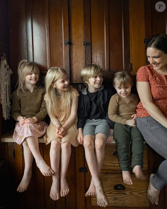 Emily Mitchell est décédée à l'âge de 36 ans. L'influenceuse américaine attendait son cinquième enfant. Elle serait morte soudainement au matin du 22 décembre dernier.