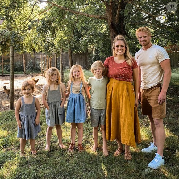 Emily Mitchell est décédée à l'âge de 36 ans. L'influenceuse américaine attendait son cinquième enfant. Elle serait morte soudainement au matin du 22 décembre dernier.