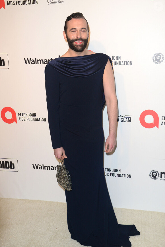 Jonathan Van Ness - Photocall de la soirée "The Elton John AIDS foundation Academy Awards" à Los Angeles. Le 9 février 2020 