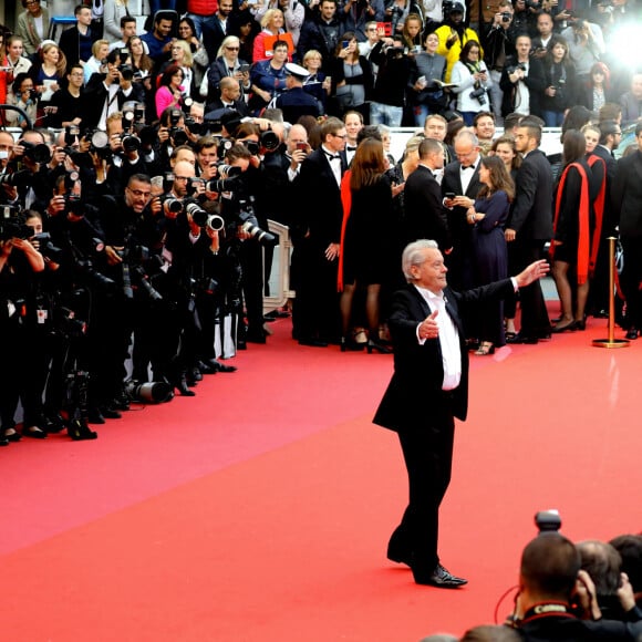 Alain Delon - Montée des marches du film "A Hidden Life" lors du 72ème Festival International du Film de Cannes. Le 19 mai 2019 © Jacovides-Moreau / Bestimage 