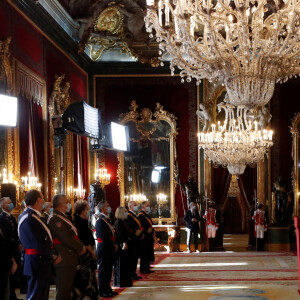 Le roi Felipe VI d'Espagne et la reine Letizia assistent à la réception des voeux aux personnels militaires au palais royal à Madrid. Le 6 janvier 2021.