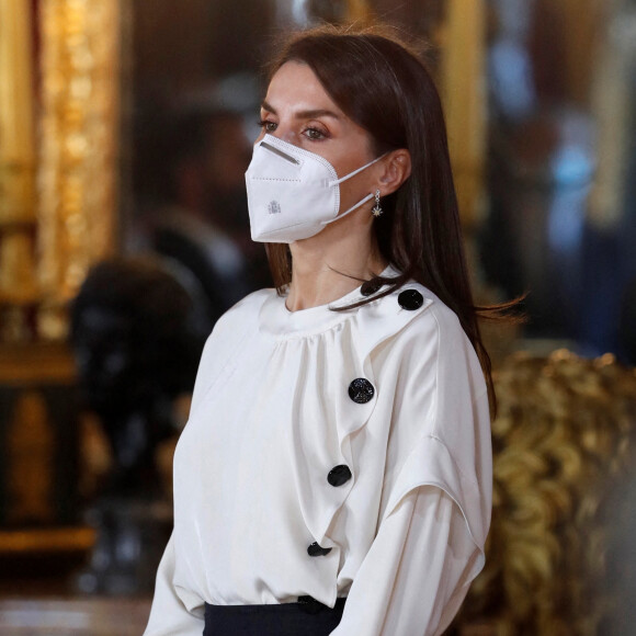 Le roi Felipe VI d'Espagne et la reine Letizia assistent à la réception des voeux aux personnels militaires au palais royal à Madrid. Le 6 janvier 2021.