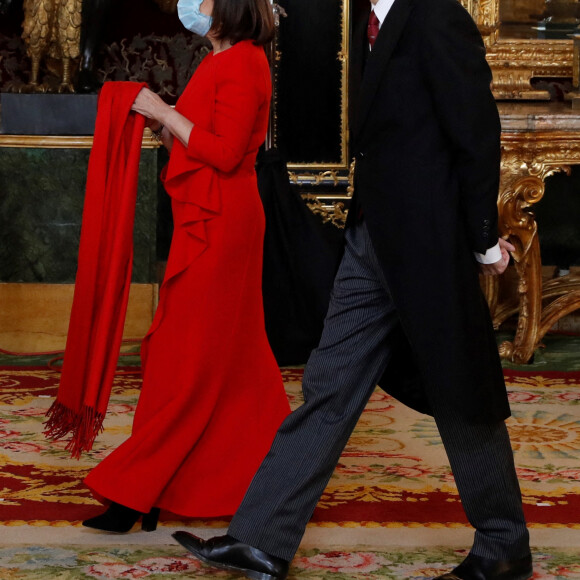 Le roi Felipe VI d'Espagne et la reine Letizia assistent à la réception des voeux aux personnels militaires au palais royal à Madrid. Le 6 janvier 2021.