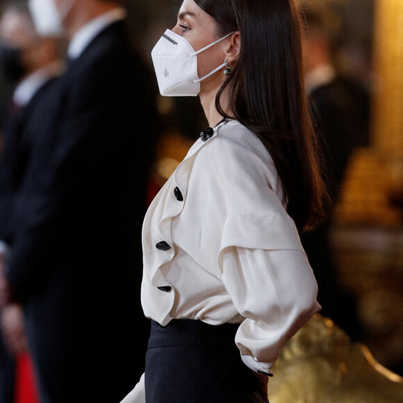 Le roi Felipe VI d'Espagne et la reine Letizia assistent à la réception des voeux aux personnels militaires au palais royal à Madrid. Le 6 janvier 2021.