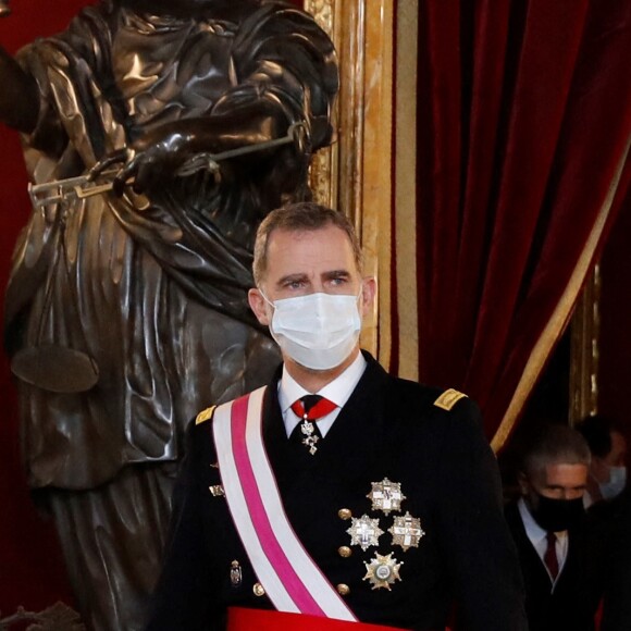 Le roi Felipe VI d'Espagne et la reine Letizia assistent à la réception des voeux aux personnels militaires au palais royal à Madrid. Le 6 janvier 2021.